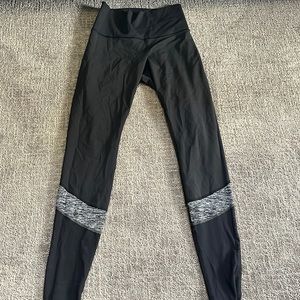 lululemon leggings, no pills, look new